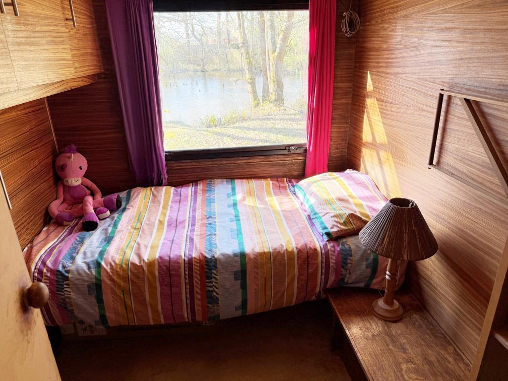 Lot: 80 - FISHING LODGE AND LAKE ON APPROX. ONE ACRE - Second bedroom with view over lake